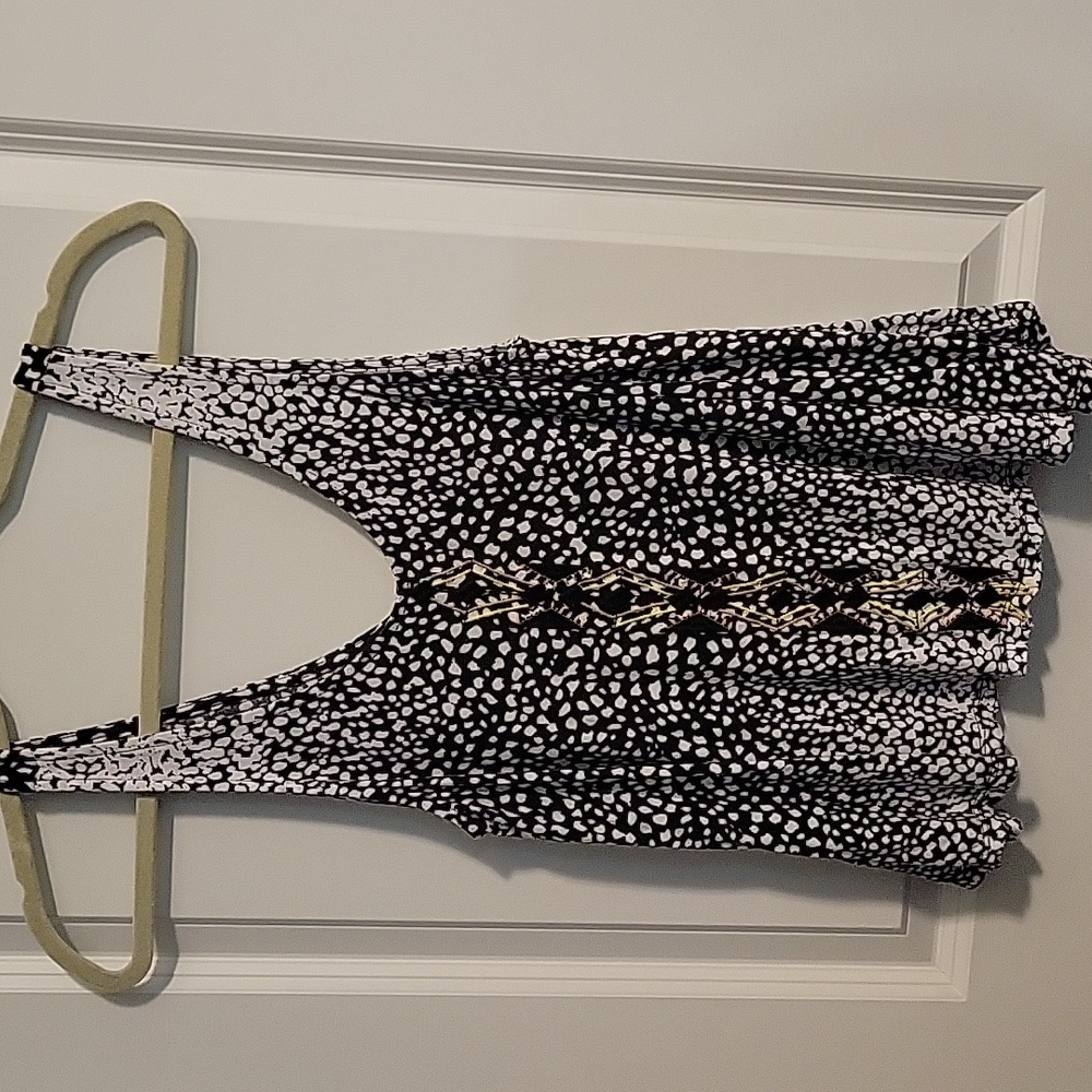 Jessica Simpson flowy open back tank